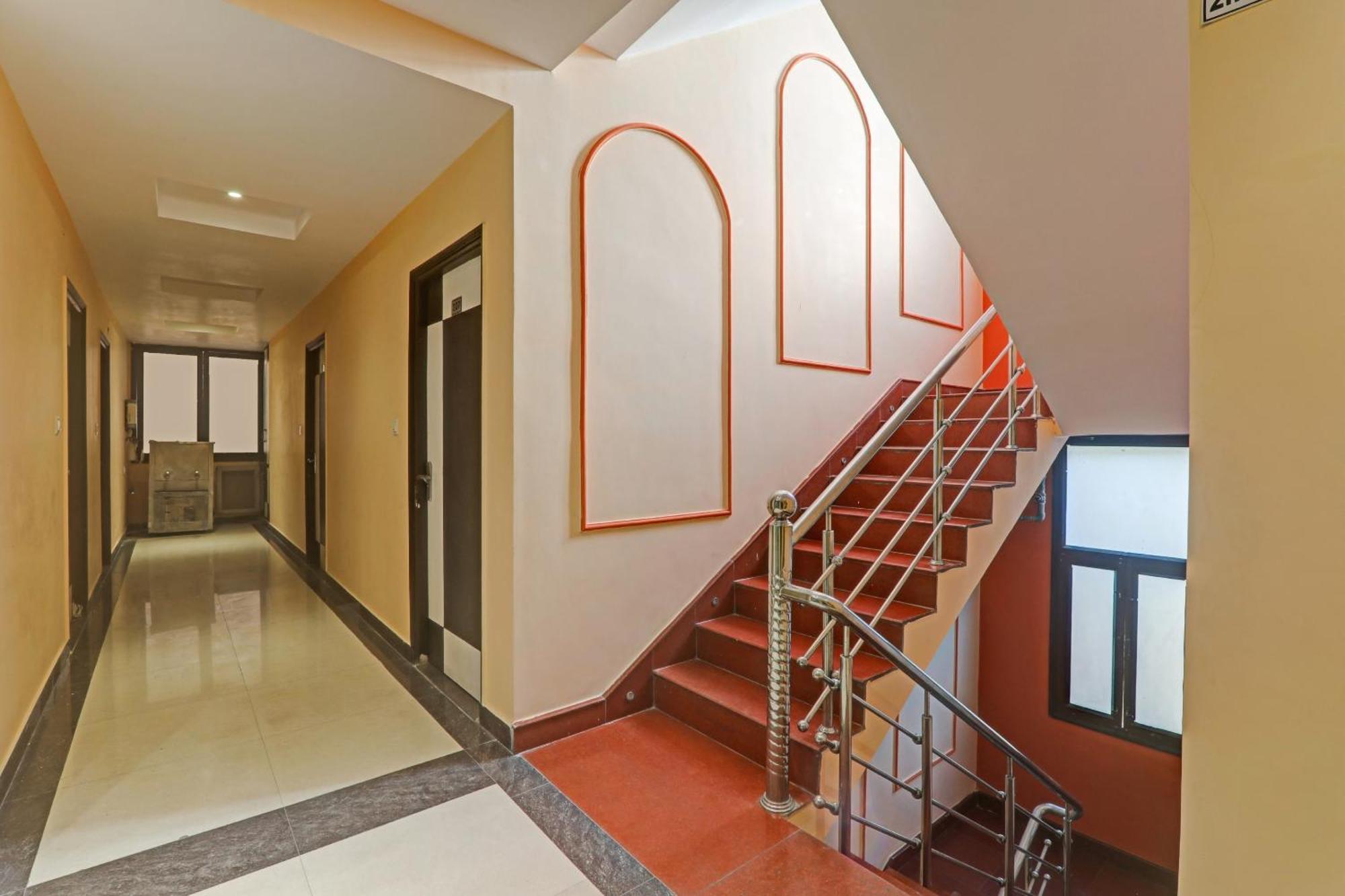 Super Capital O Townhouse Govinda Royal Hotel Kanpur Exterior photo