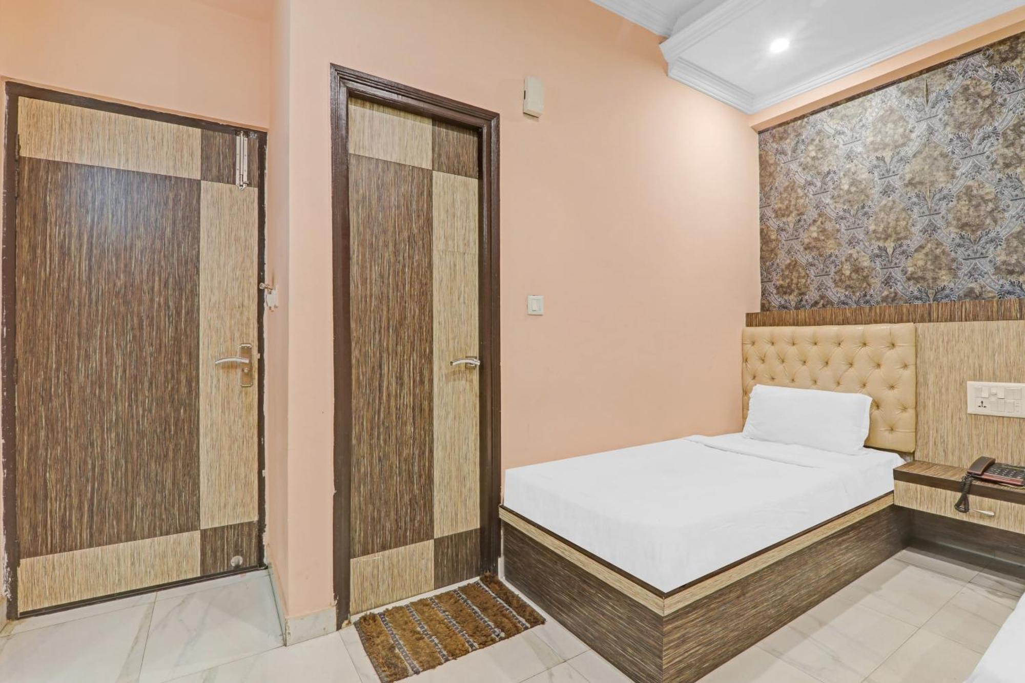 Super Capital O Townhouse Govinda Royal Hotel Kanpur Exterior photo