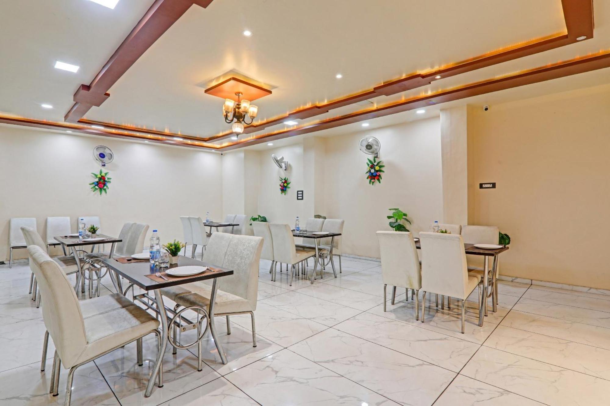 Super Capital O Townhouse Govinda Royal Hotel Kanpur Exterior photo