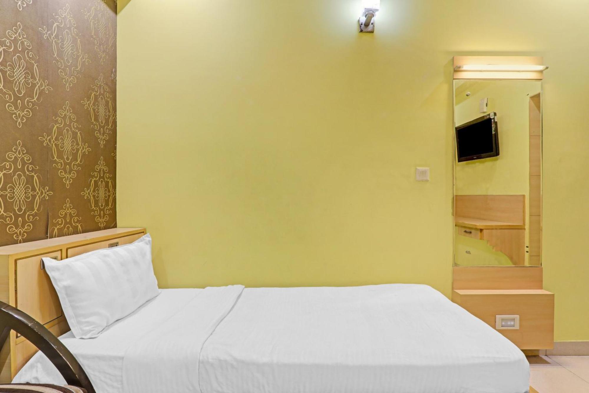 Super Capital O Townhouse Govinda Royal Hotel Kanpur Exterior photo